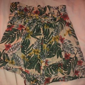 Cute tropical patterned shorts!